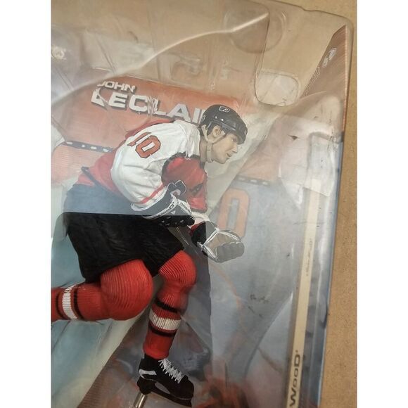 MCFARLANE - NHL - John LeClair - Philadelphia Flyers - Series 1 - Picture 5 of 8